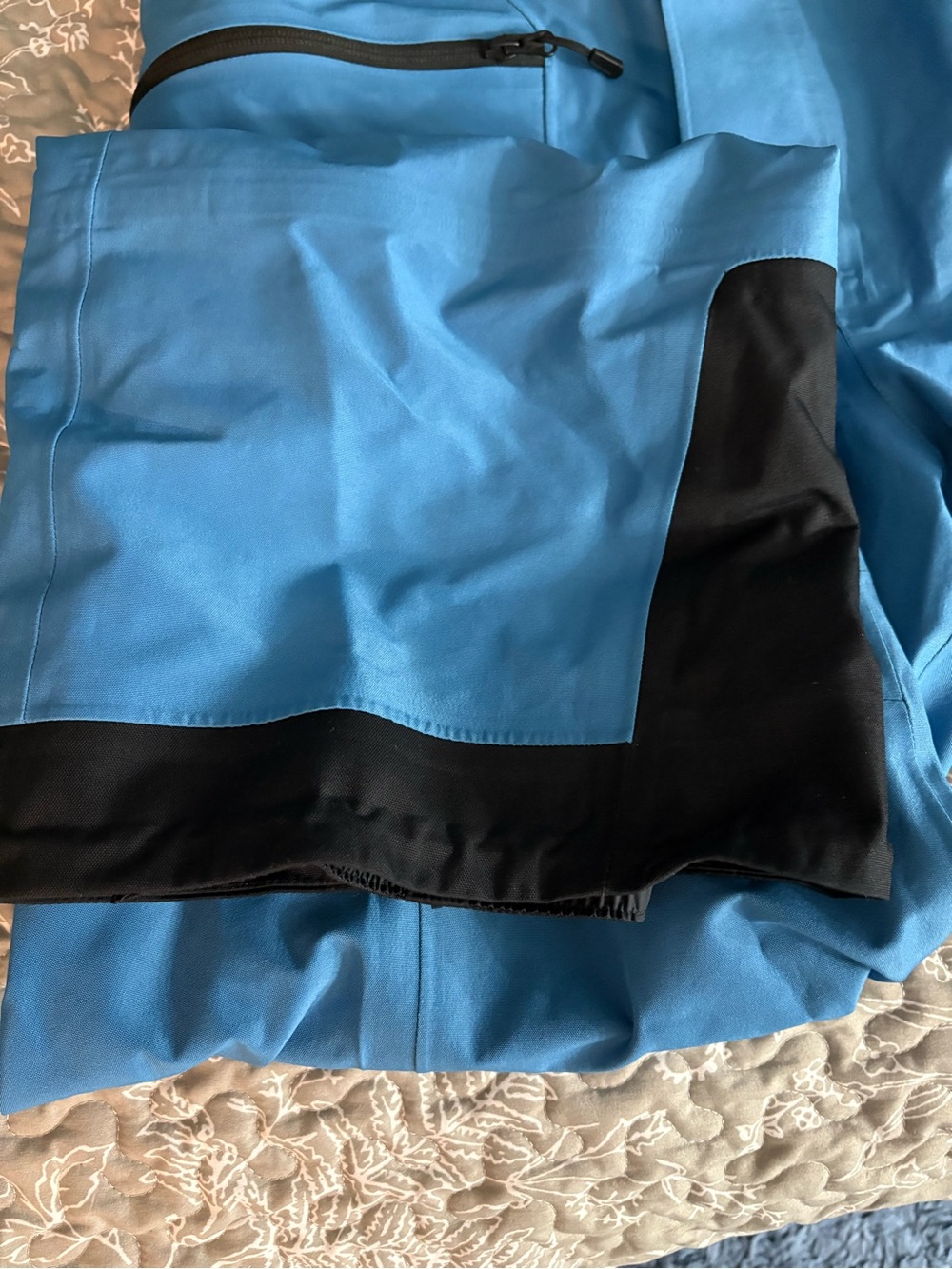 Mountain Hardwear Bright Blue Ski Bib with Black Logo - Picture 6 of 9